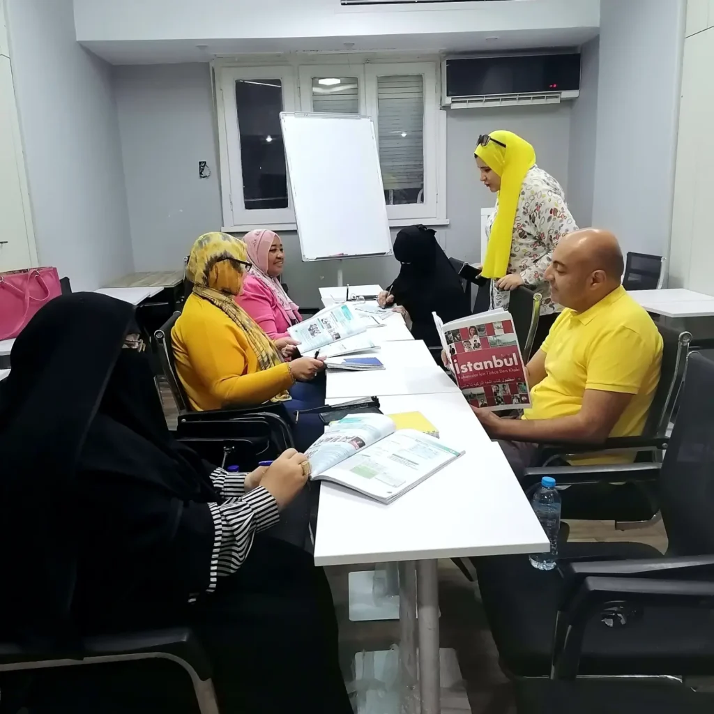 فعاليات تدريسية للغات أكاديمية HCM