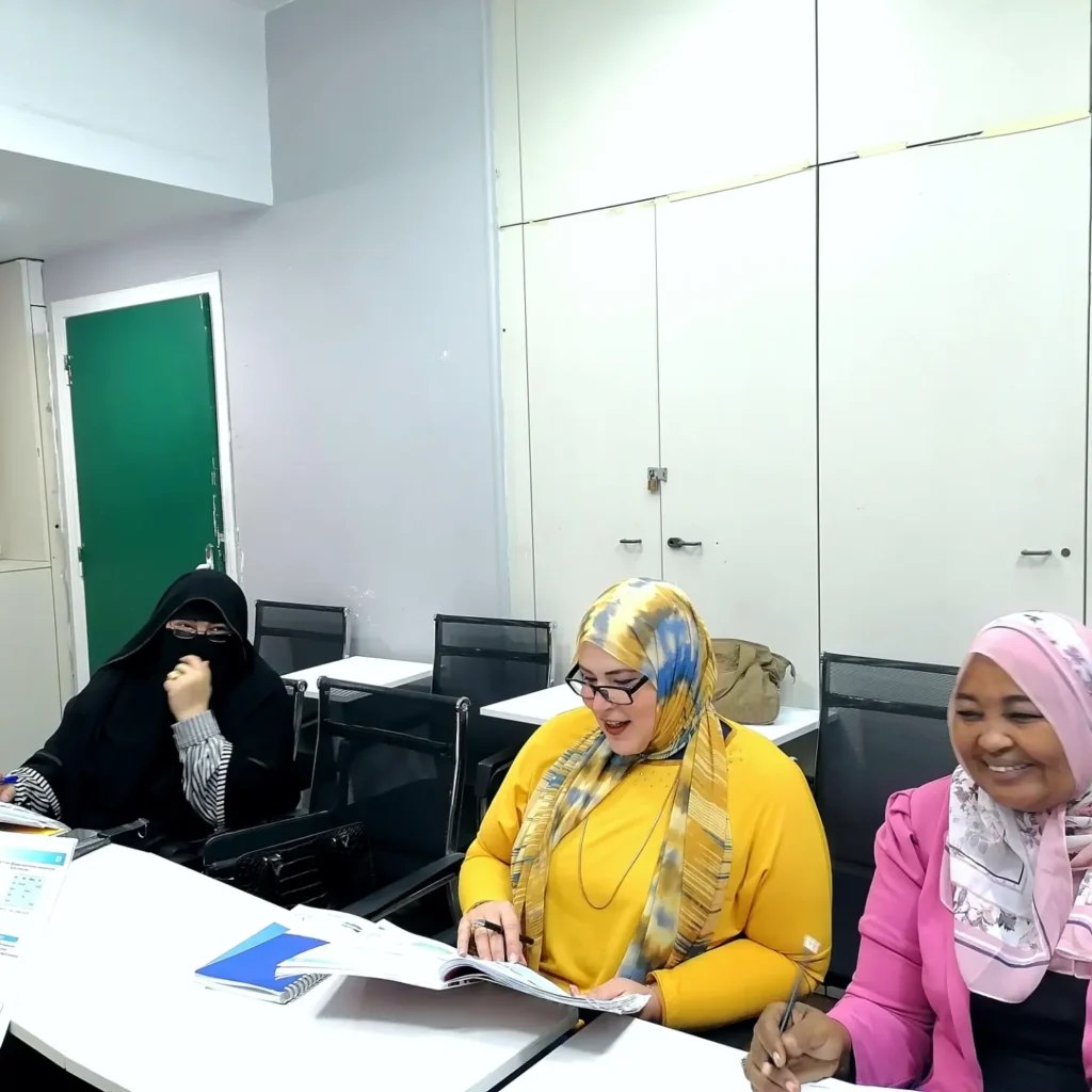 فعاليات تدريسية للغات أكاديمية HCM